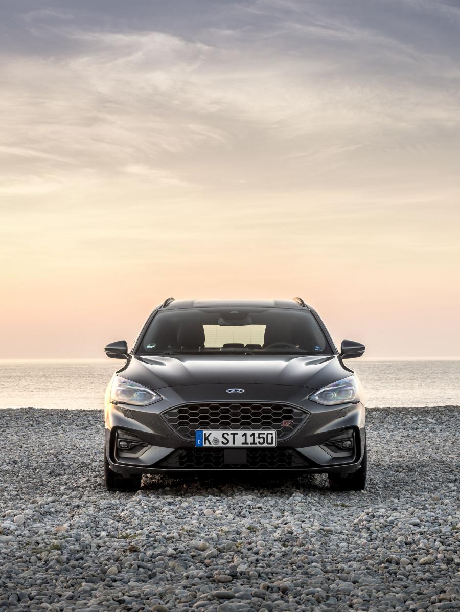  Ford Focus ST Estate 2019 года  (WW) (фото 15 из 40)